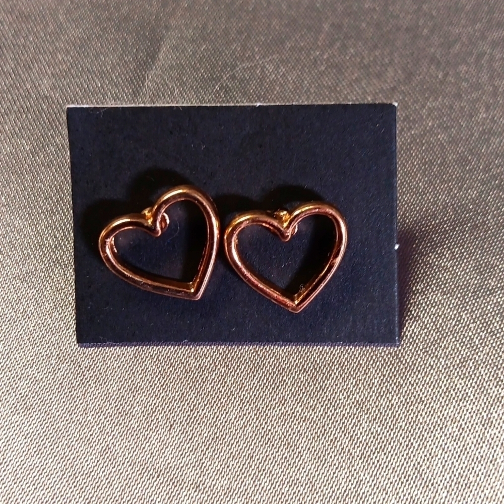 Gold‎ Tone Metal Heart Stud Earrings Dainty Small Delicate